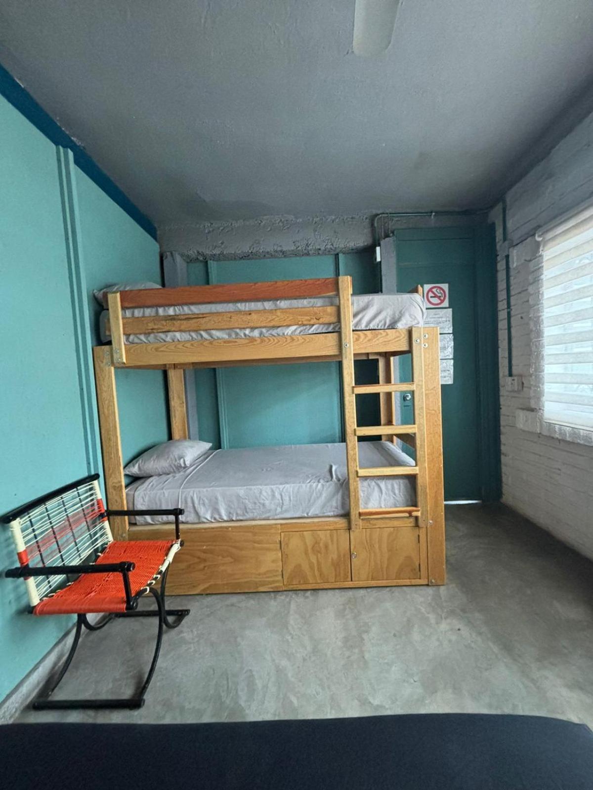 Canova & Pizza Hostel *